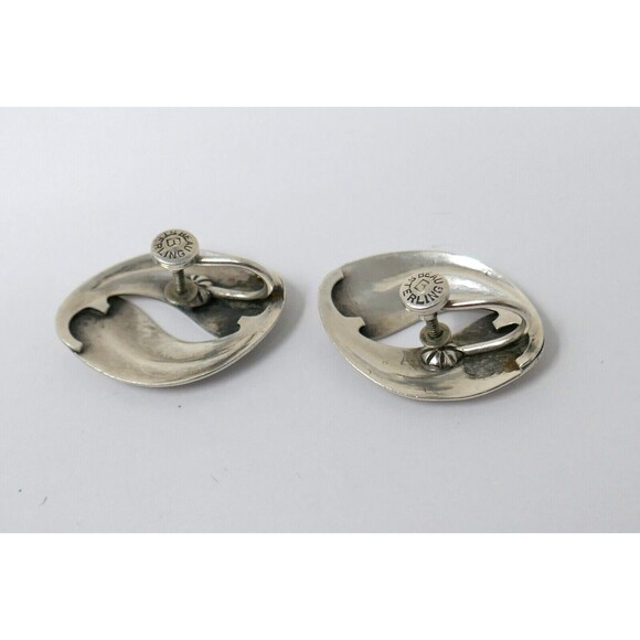 Beau Sterling Silver Oval Screw Back Earrings - Picture 3 of 6